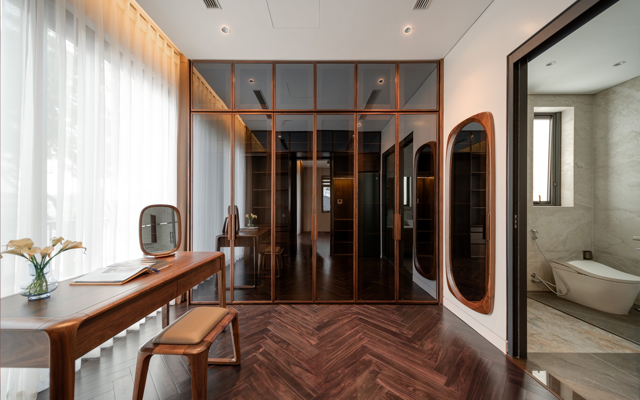 Tủ quần áo đẹp hiện đại 6 cánh kính gỗ óc chó cao kịch trần